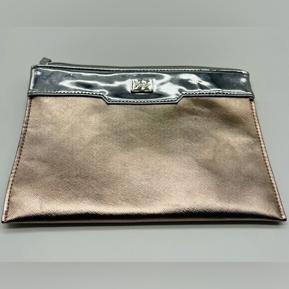 It Cosmetics rose gold and silver makeup bag - Picture 1 of 7
